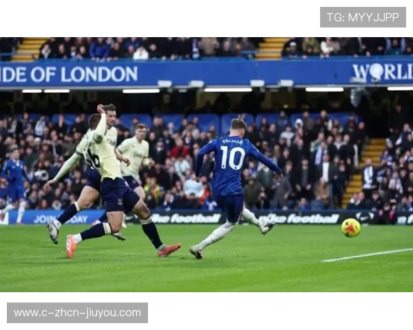切尔西边路传中太有威胁，帕尔默抢点被干扰